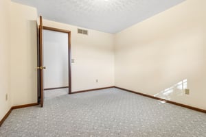 Edgewood Dr-S2110-024.jpg