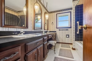 Edgewood Dr-S2110-028.jpg