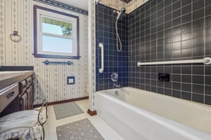 Edgewood Dr-S2110-029.jpg
