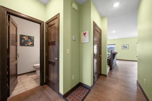  Photo 32
