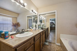 Ballinger Dr-014.jpg