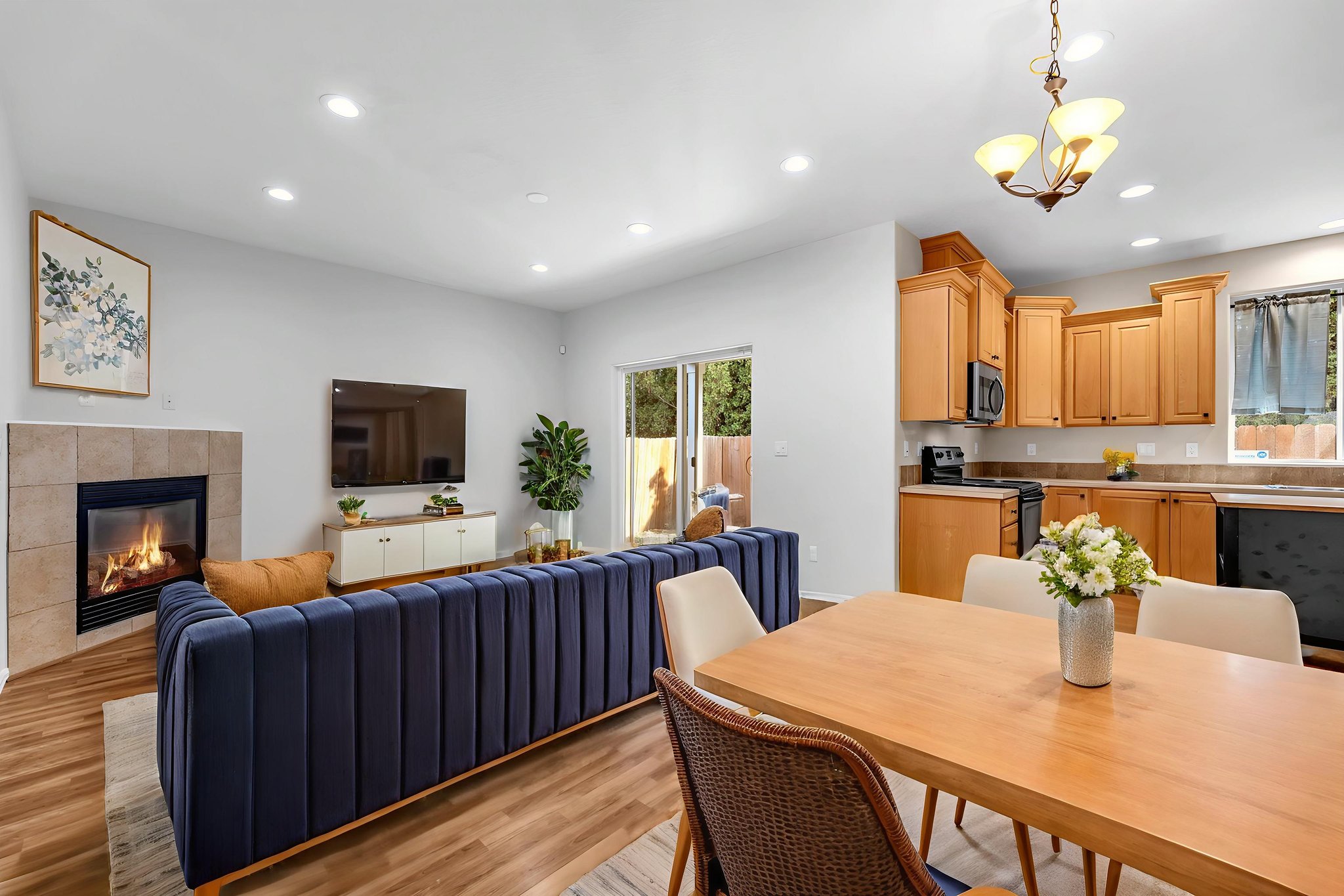 8D0A1435 virtually staged.jpeg