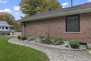  Photo 44