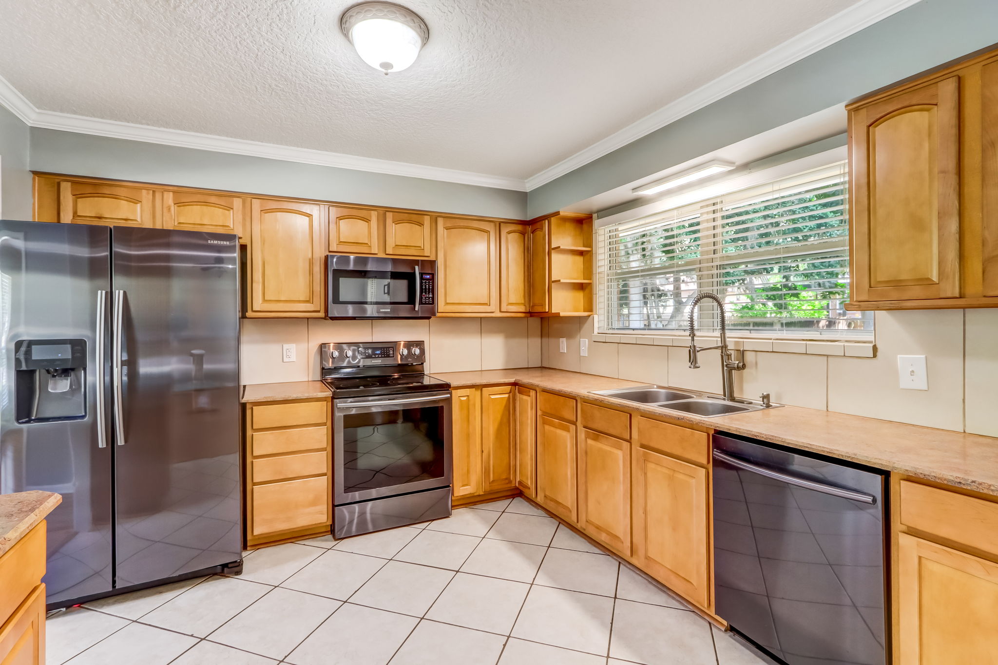 Kitchen with Updated Appliances!