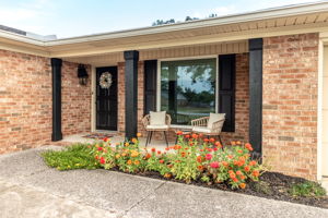 Front Porch/Entrance