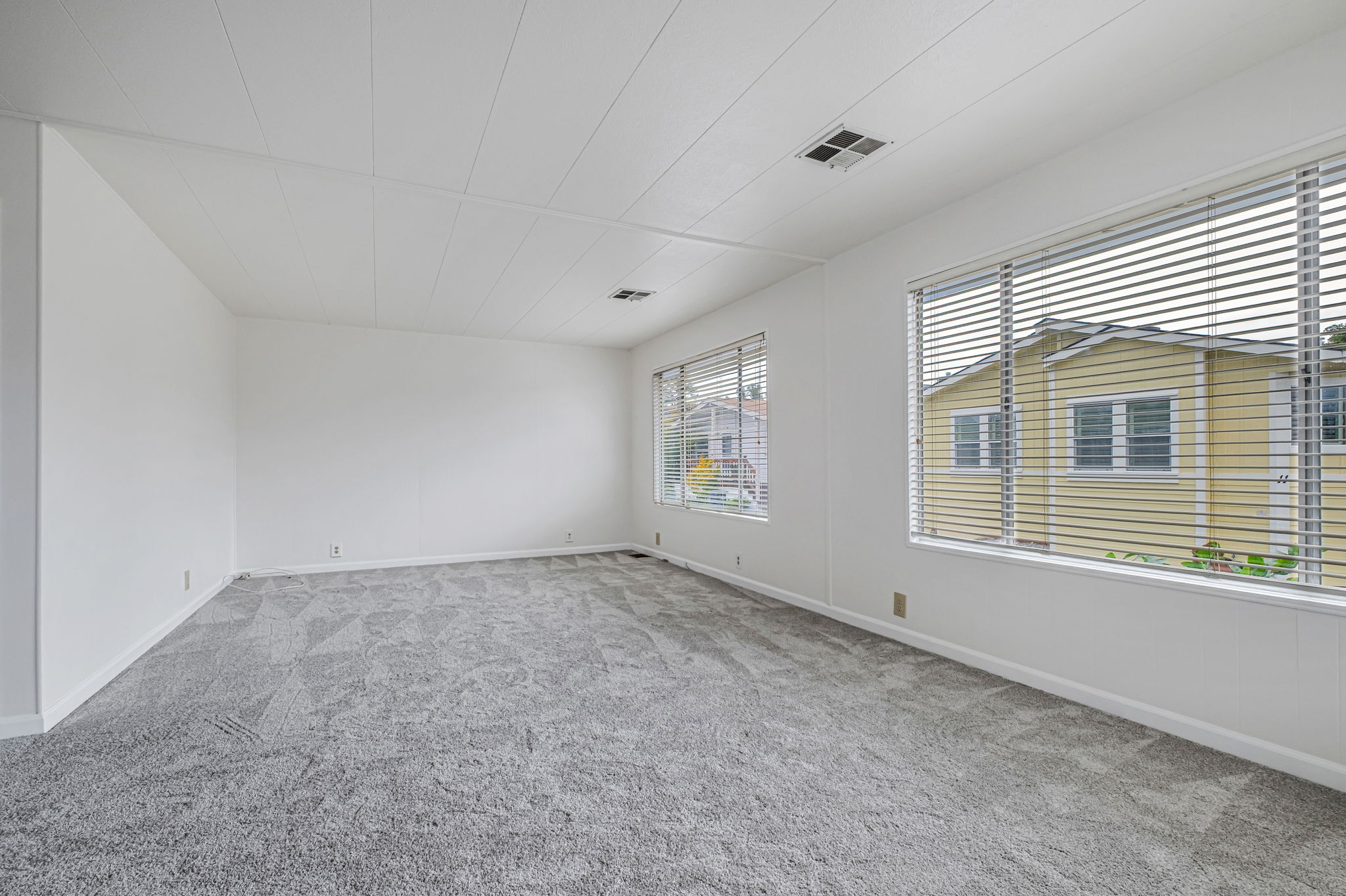 009_ 4425 Clares St 52