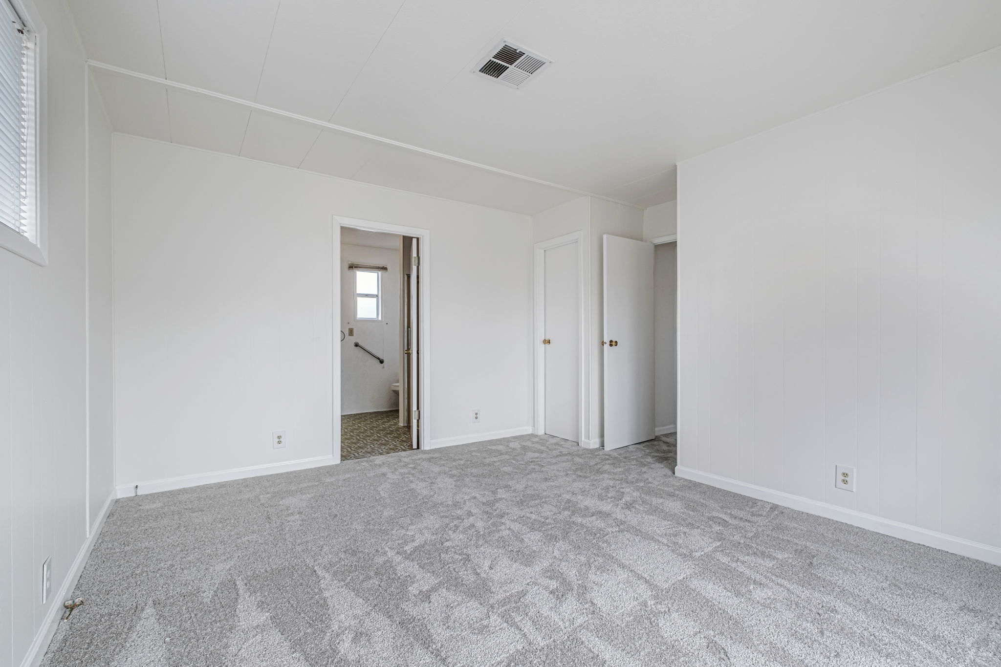 021_ 4425 Clares St 52