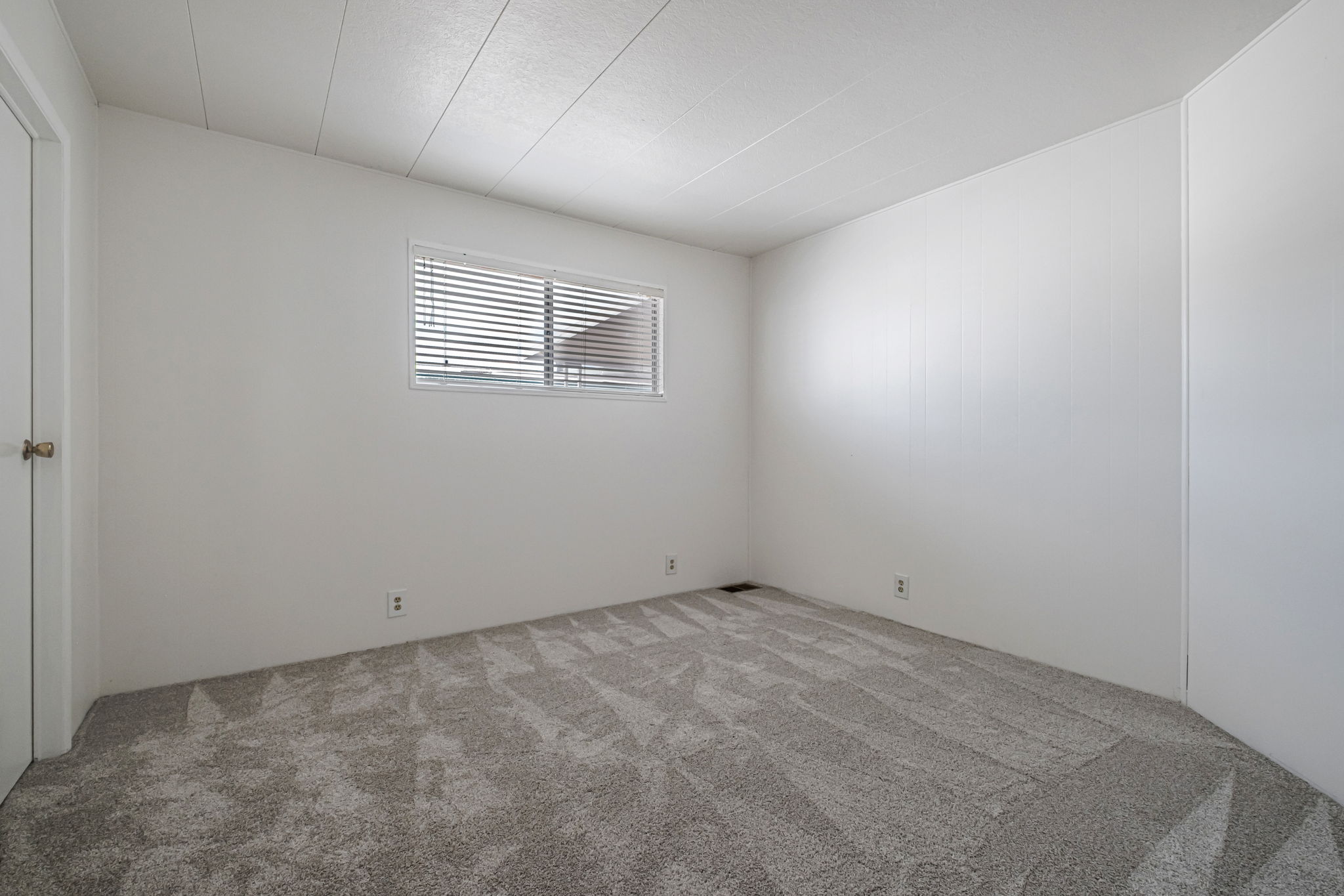 022_ 4425 Clares St 52