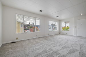 010_ 4425 Clares St 52