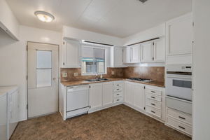 014_ 4425 Clares St 52