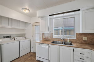 015_ 4425 Clares St 52