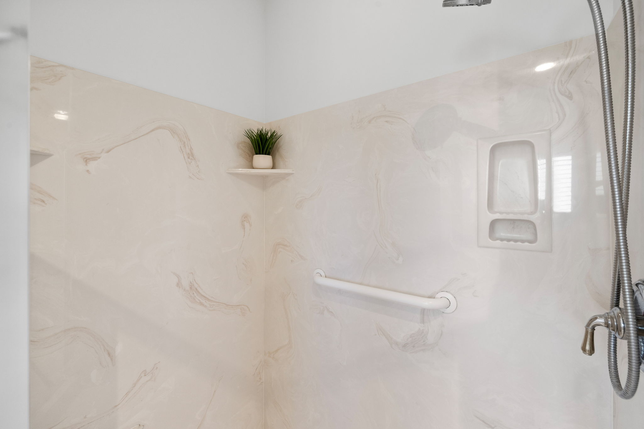 Primary Bathroom (2)
