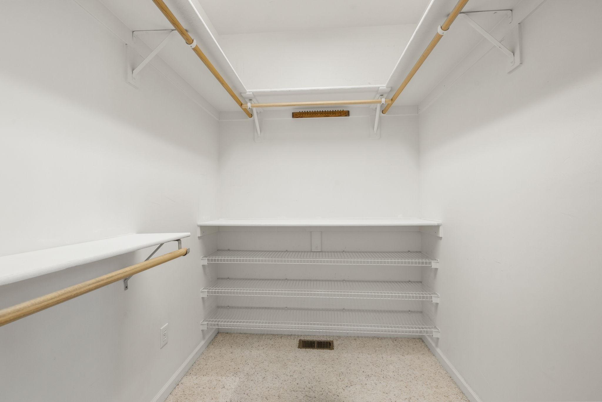 Primary Closet (2)