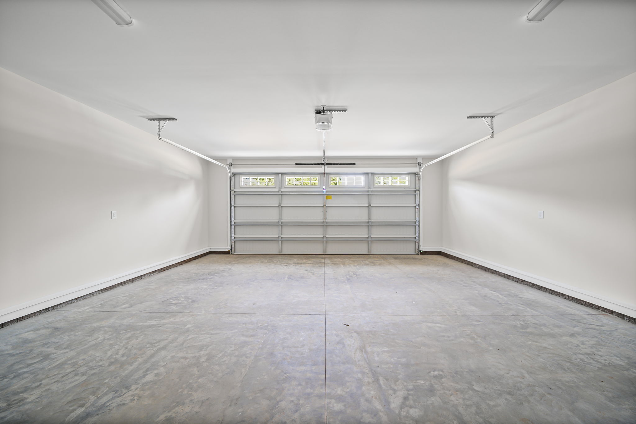 Oversized 2-car garage