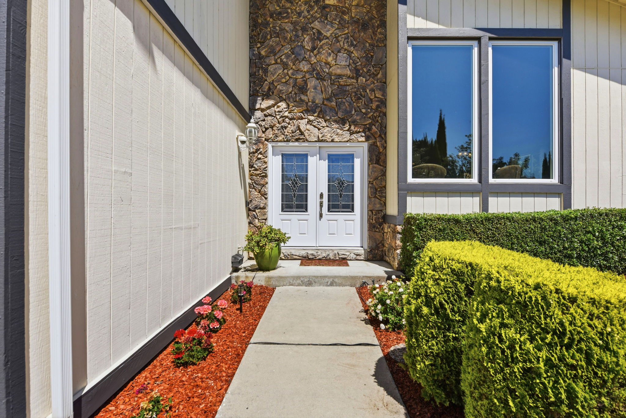 005_F8_44304 Paiute Ct