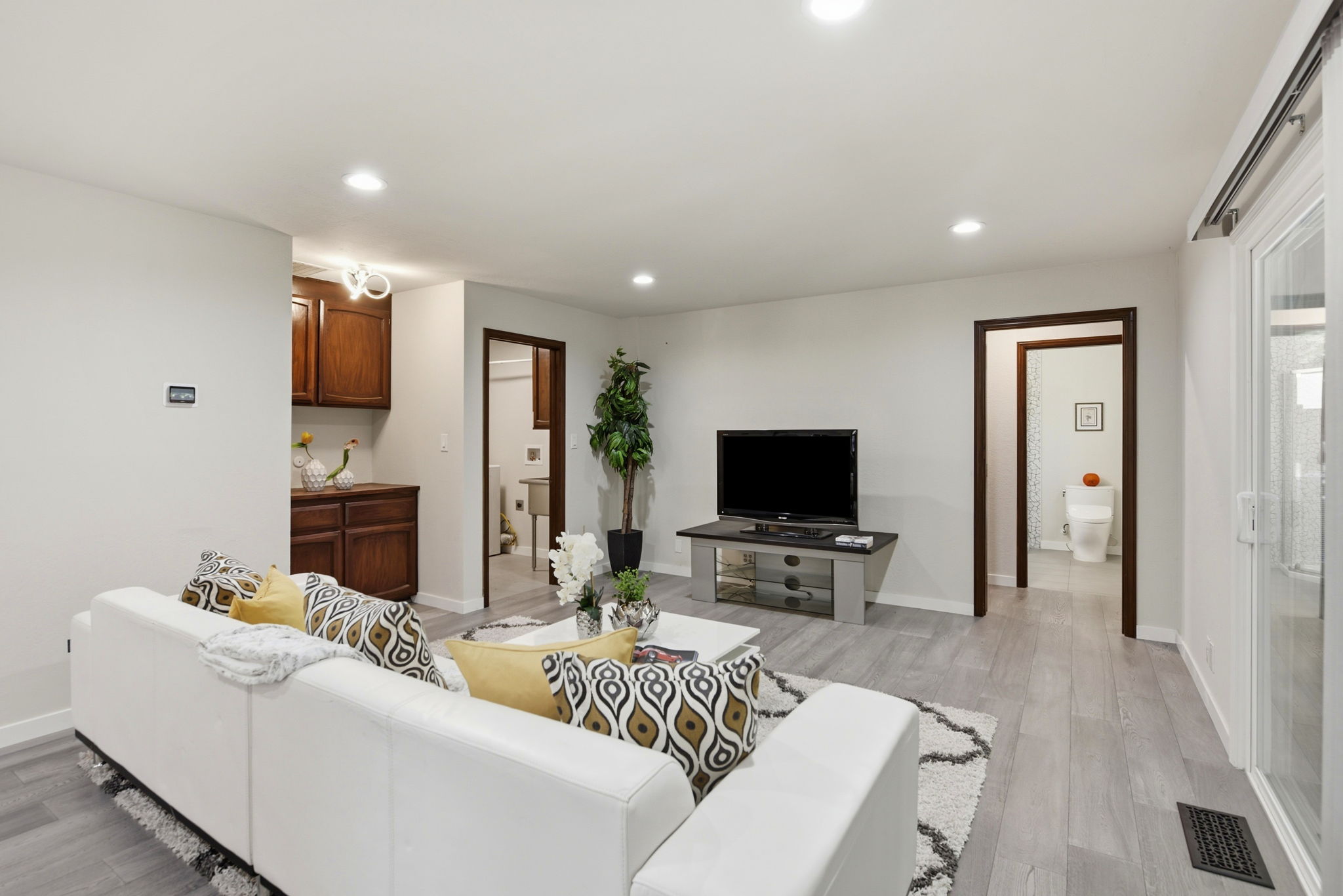 012_F8_44304 Paiute Ct