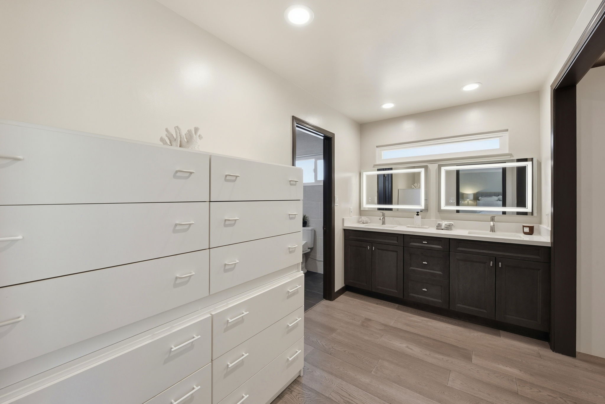037_F8_44304 Paiute Ct