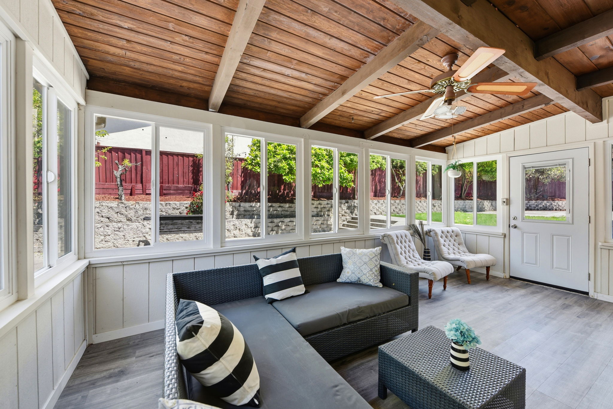 043_F8_44304 Paiute Ct