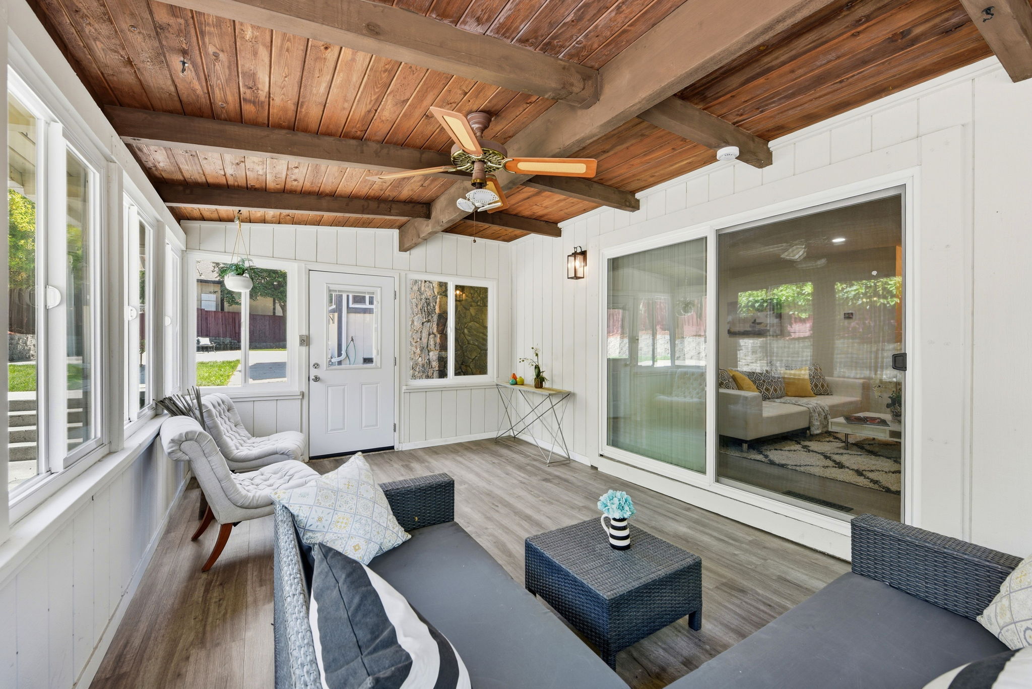 044_F8_44304 Paiute Ct