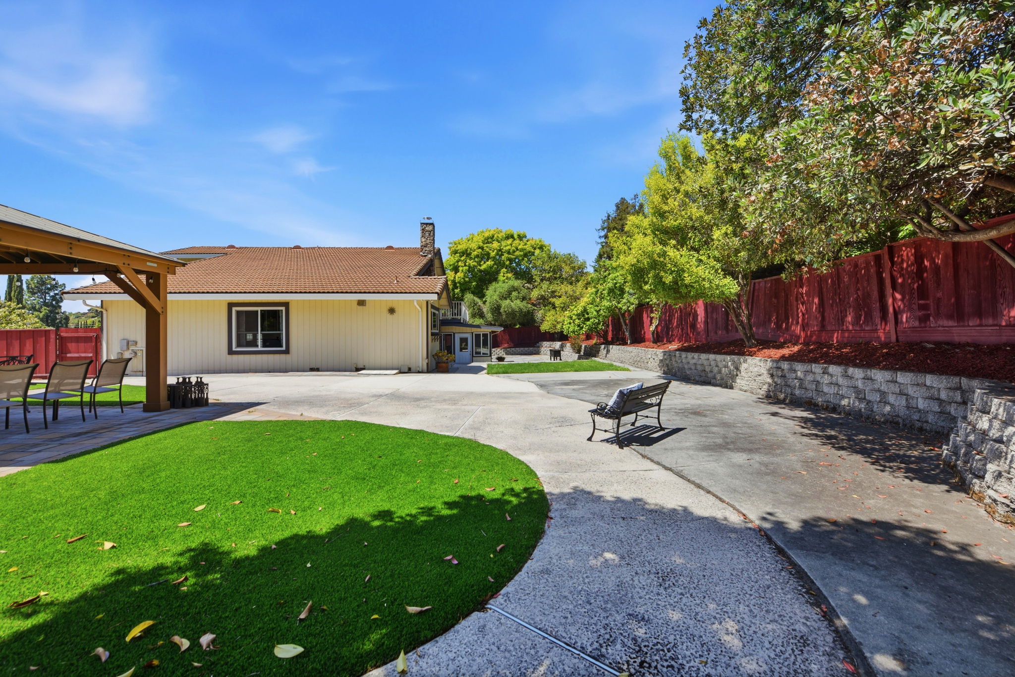 049_F8_44304 Paiute Ct