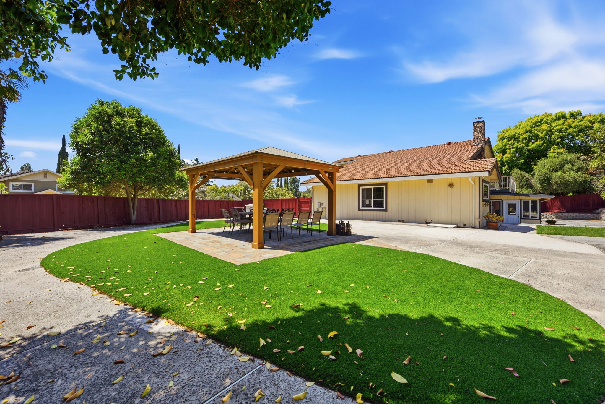 050_F8_44304 Paiute Ct