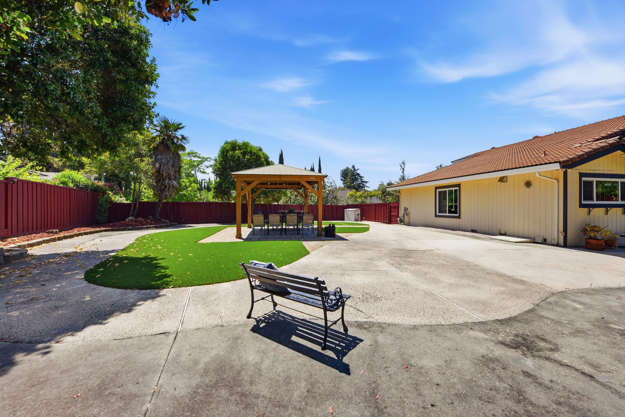 051_F8_44304 Paiute Ct