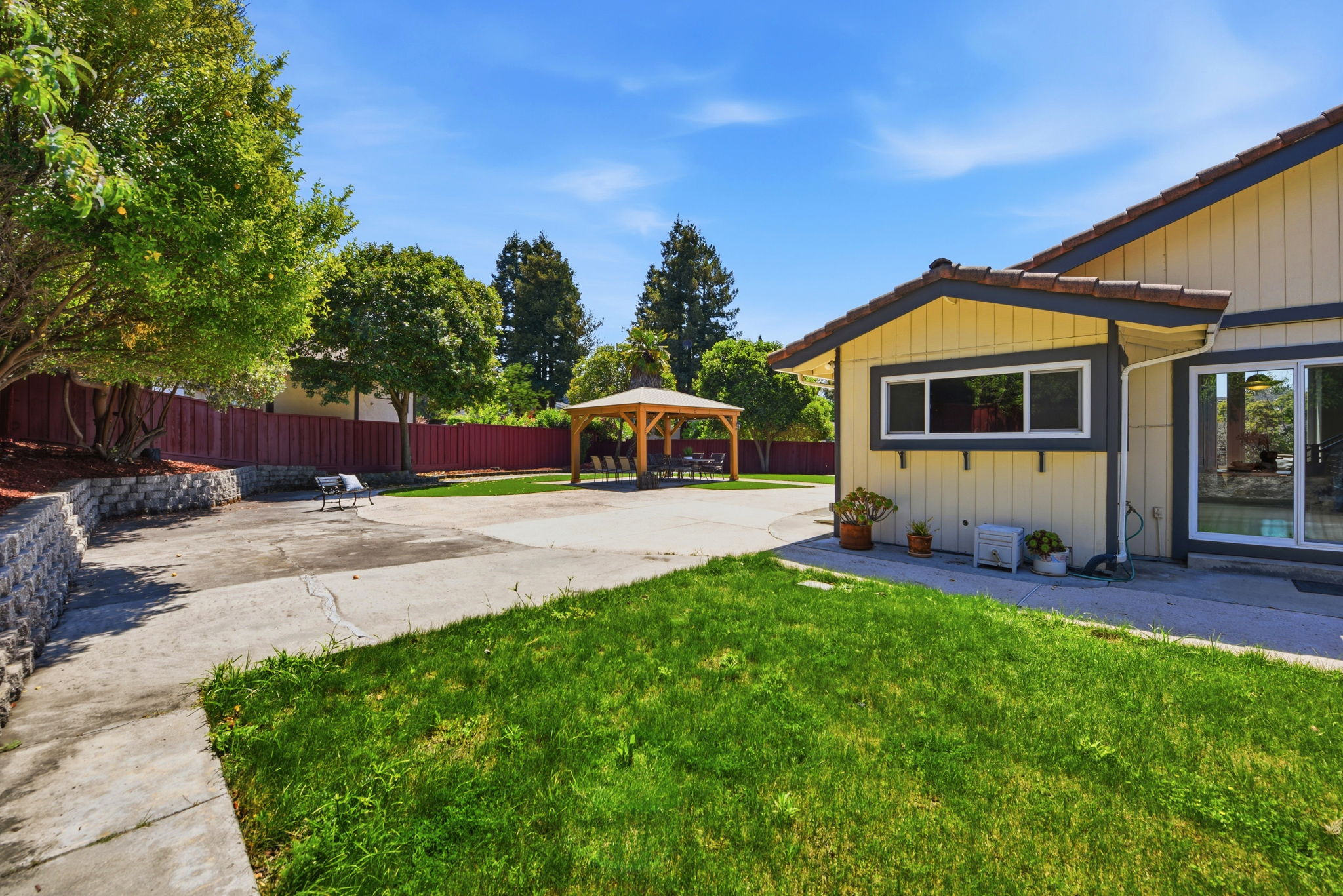 052_F8_44304 Paiute Ct