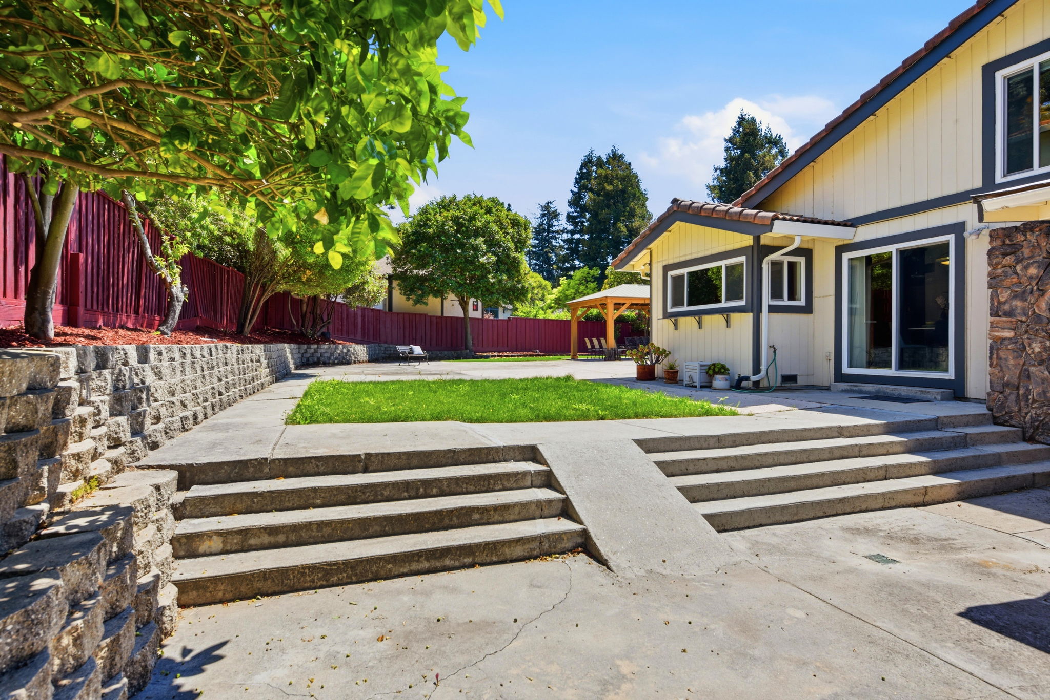 053_F8_44304 Paiute Ct