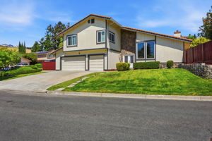 004_F8_44304 Paiute Ct