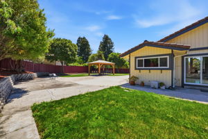 052_F8_44304 Paiute Ct