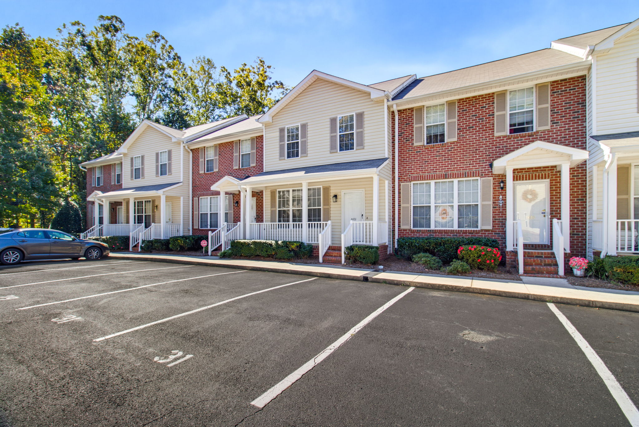 4431 Baylor St-2