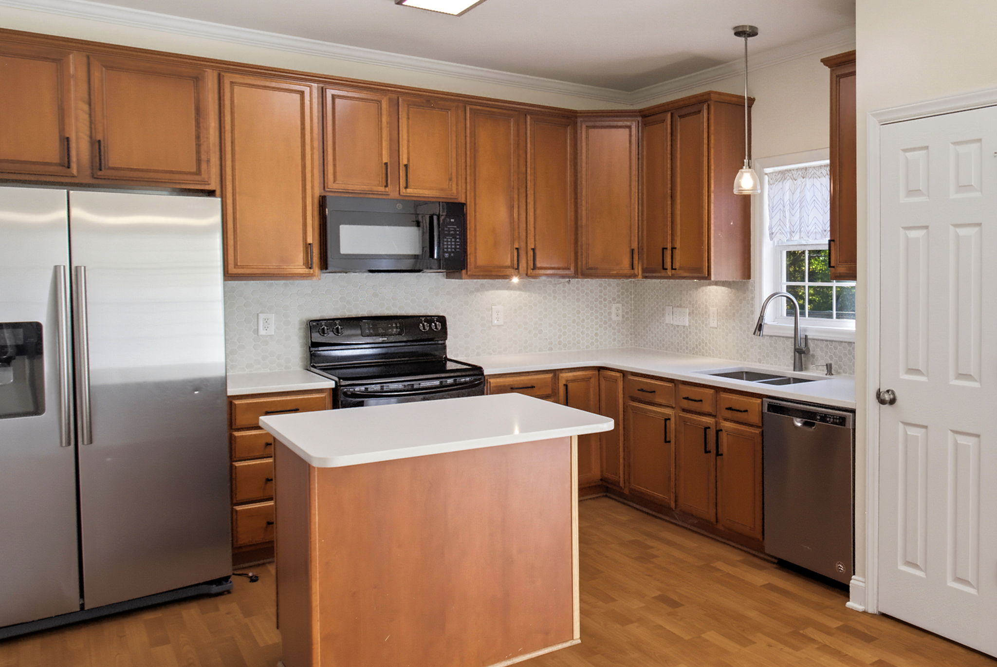 4431 Baylor St-9