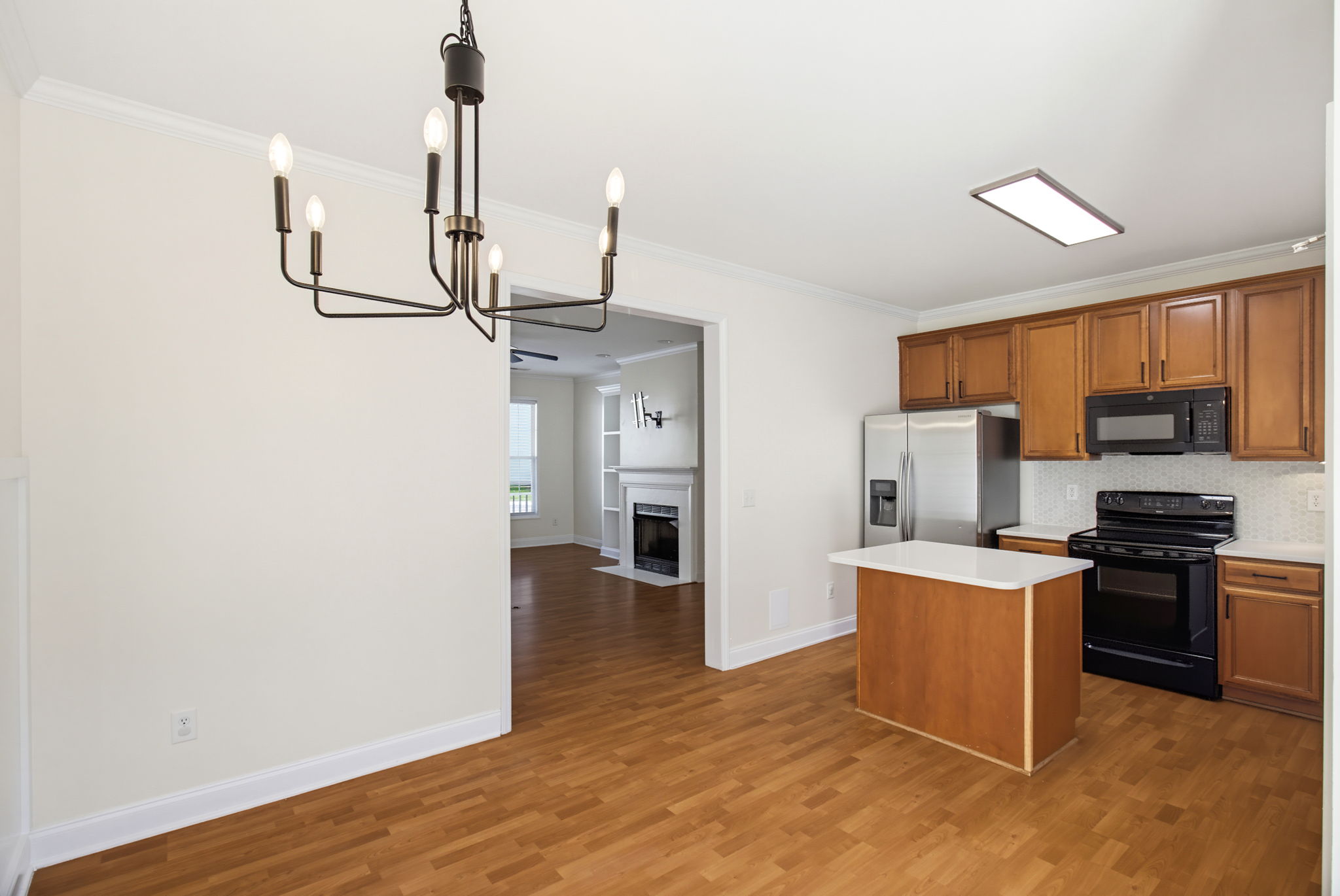 4431 Baylor St-10