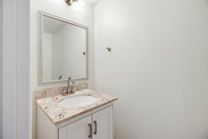 4431 Baylor St-26
