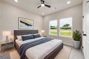 DSC_5704 virtually staged.jpeg