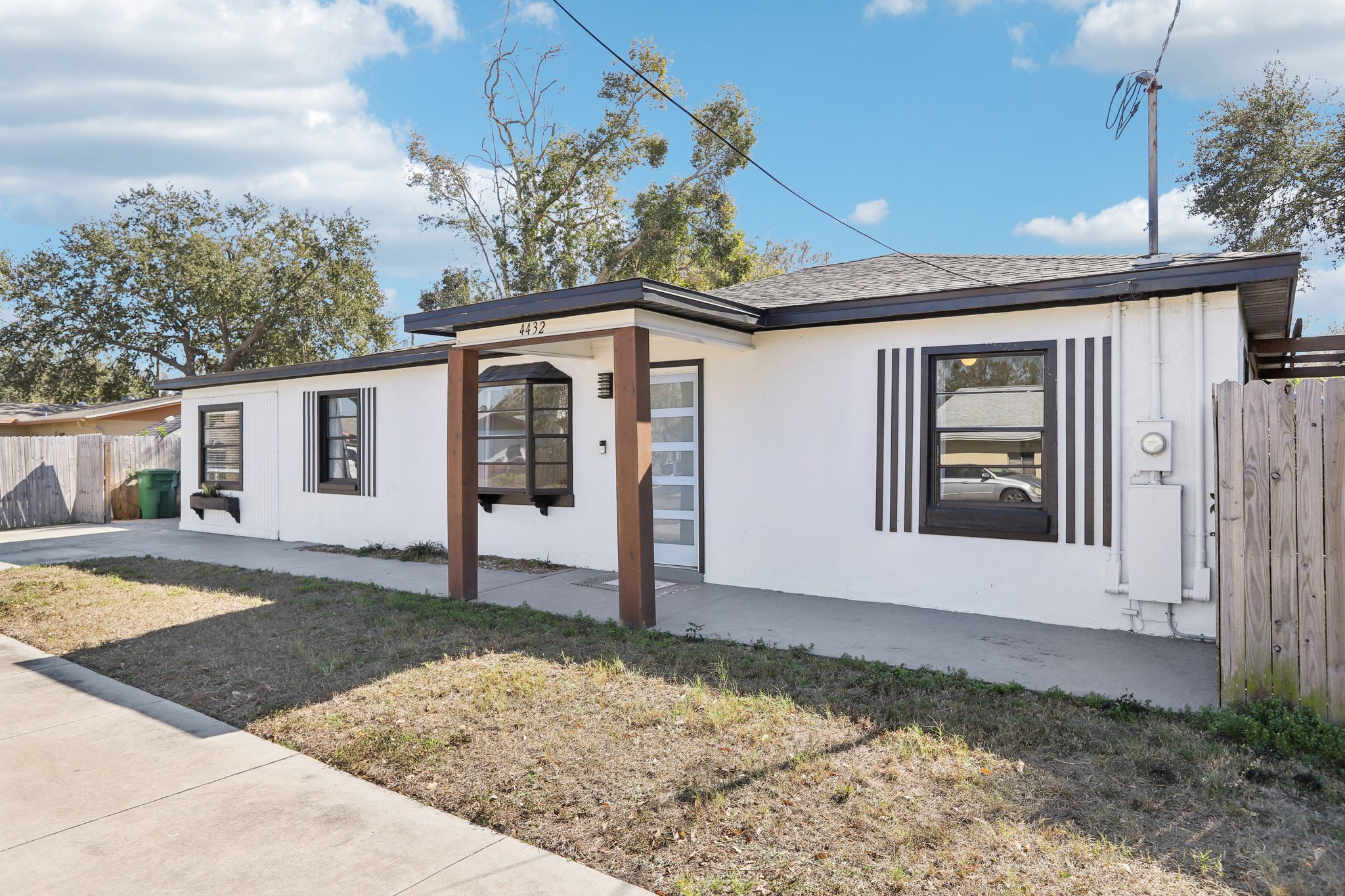 W McCoy St-S0402-002.jpg