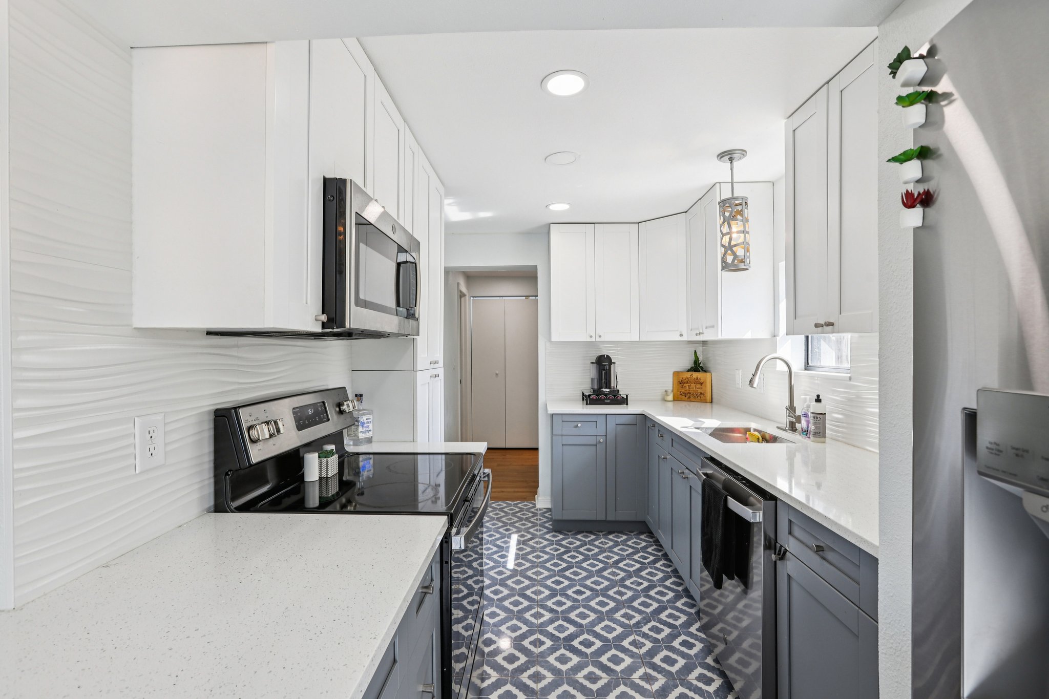 W McCoy St-S0402-014.jpg