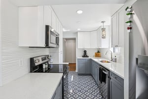 W McCoy St-S0402-014.jpg