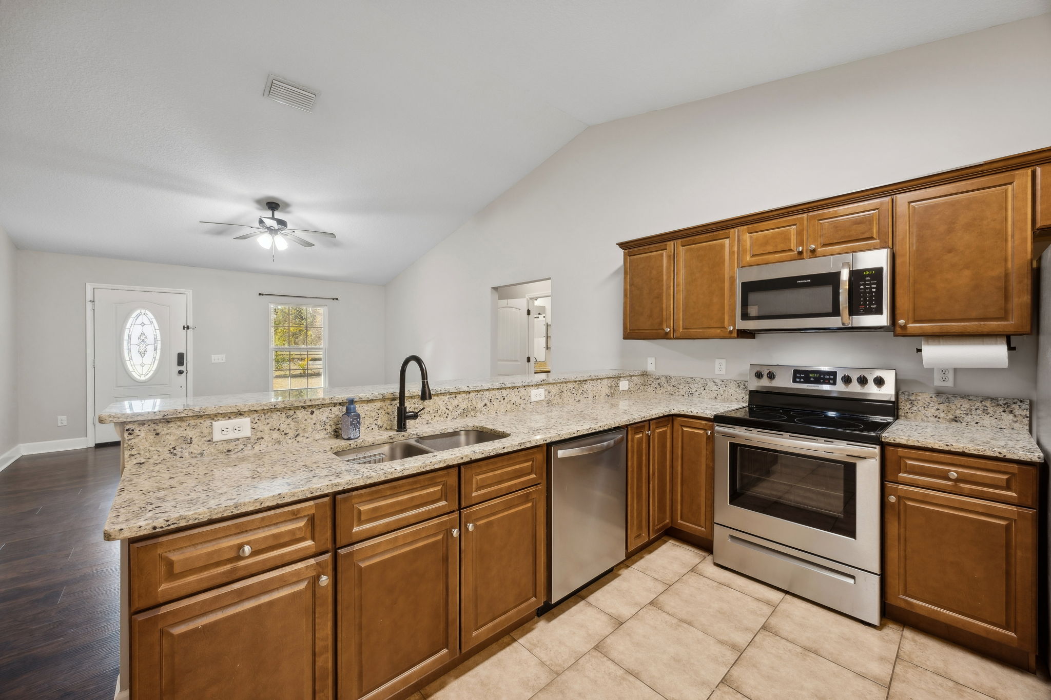 Real Wood Cabinets with Soft Close Drawers and Hinges