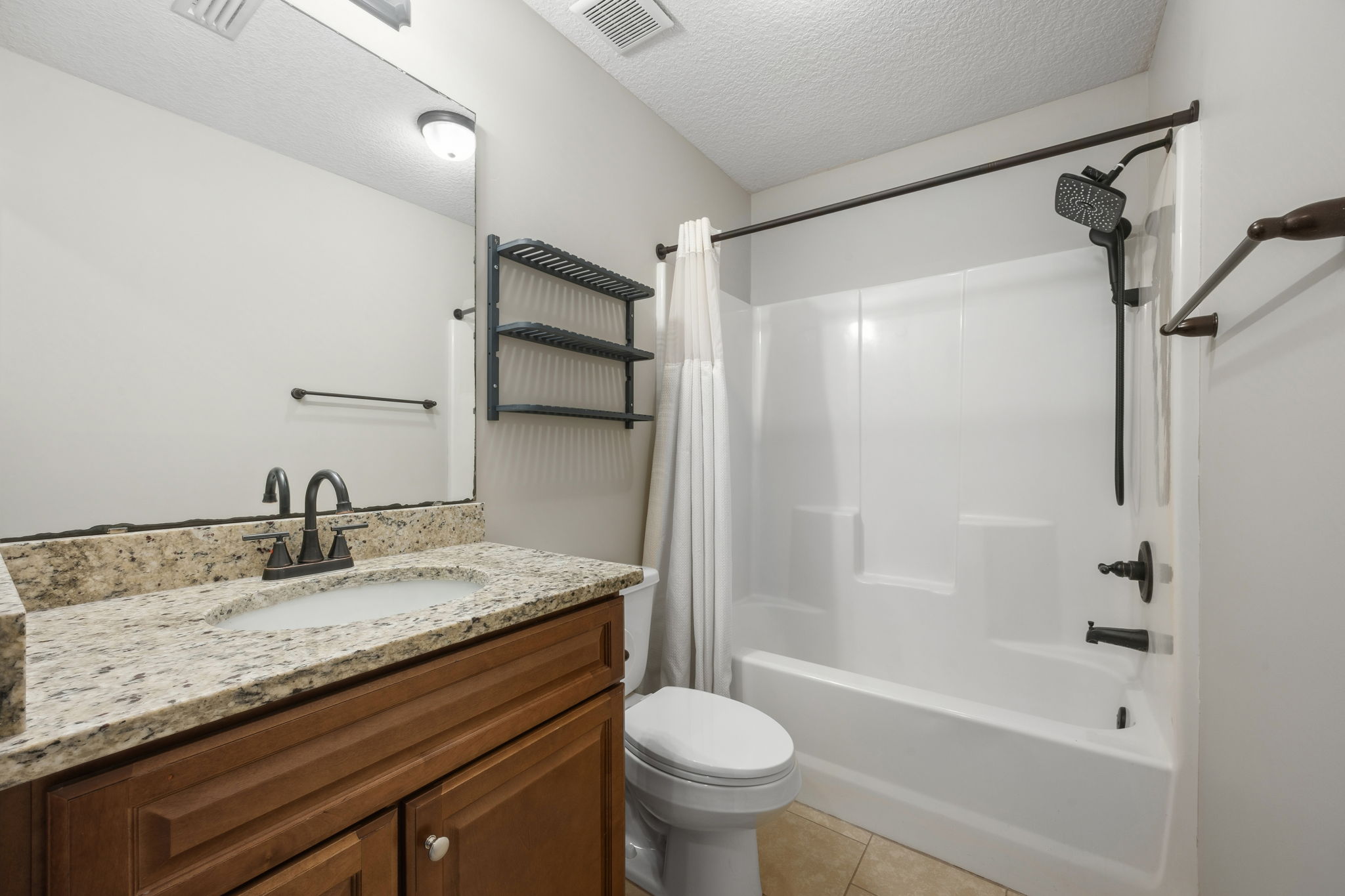 Bathroom 2 with Rain Shower Head