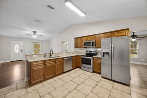 Frigidaire Appliances and Plenty of Cabinet Space