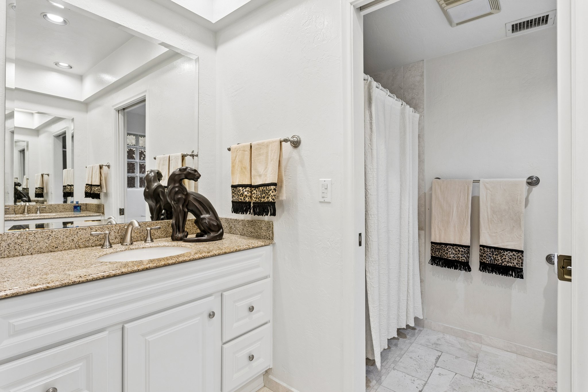 4438 E Camelback Rd 149 - 030.jpg