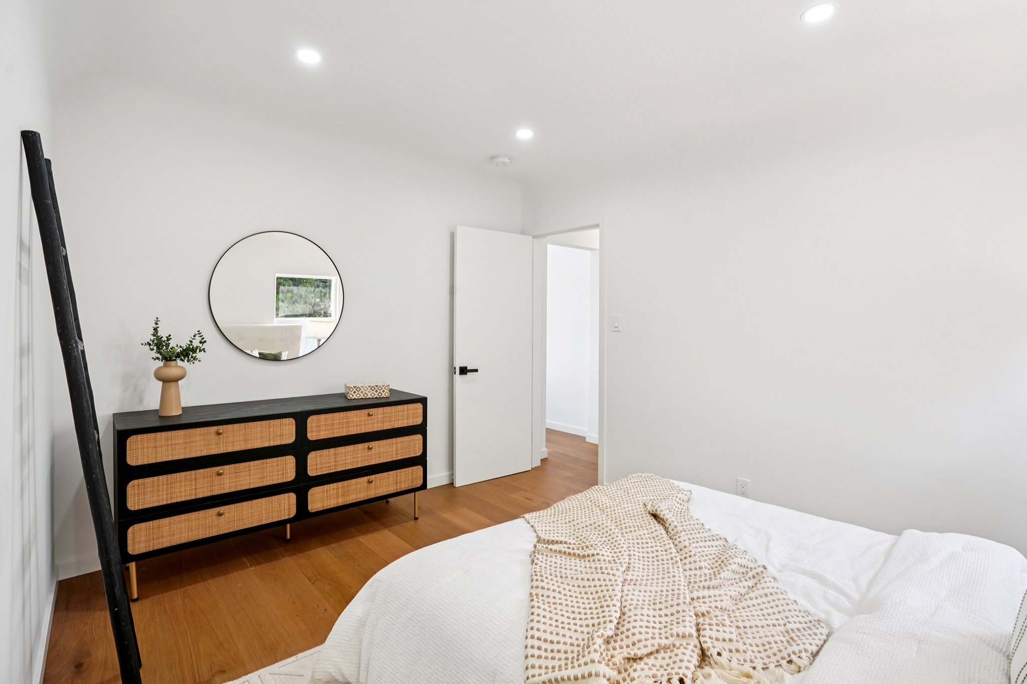 W 28th St-S0207-024.jpg