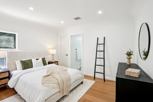 W 28th St-S0207-023.jpg