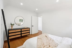 W 28th St-S0207-024.jpg