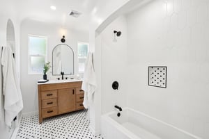 W 28th St-S0207-027.jpg