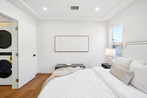 W 28th St-S0207-030.jpg