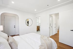 W 28th St-S0207-031.jpg