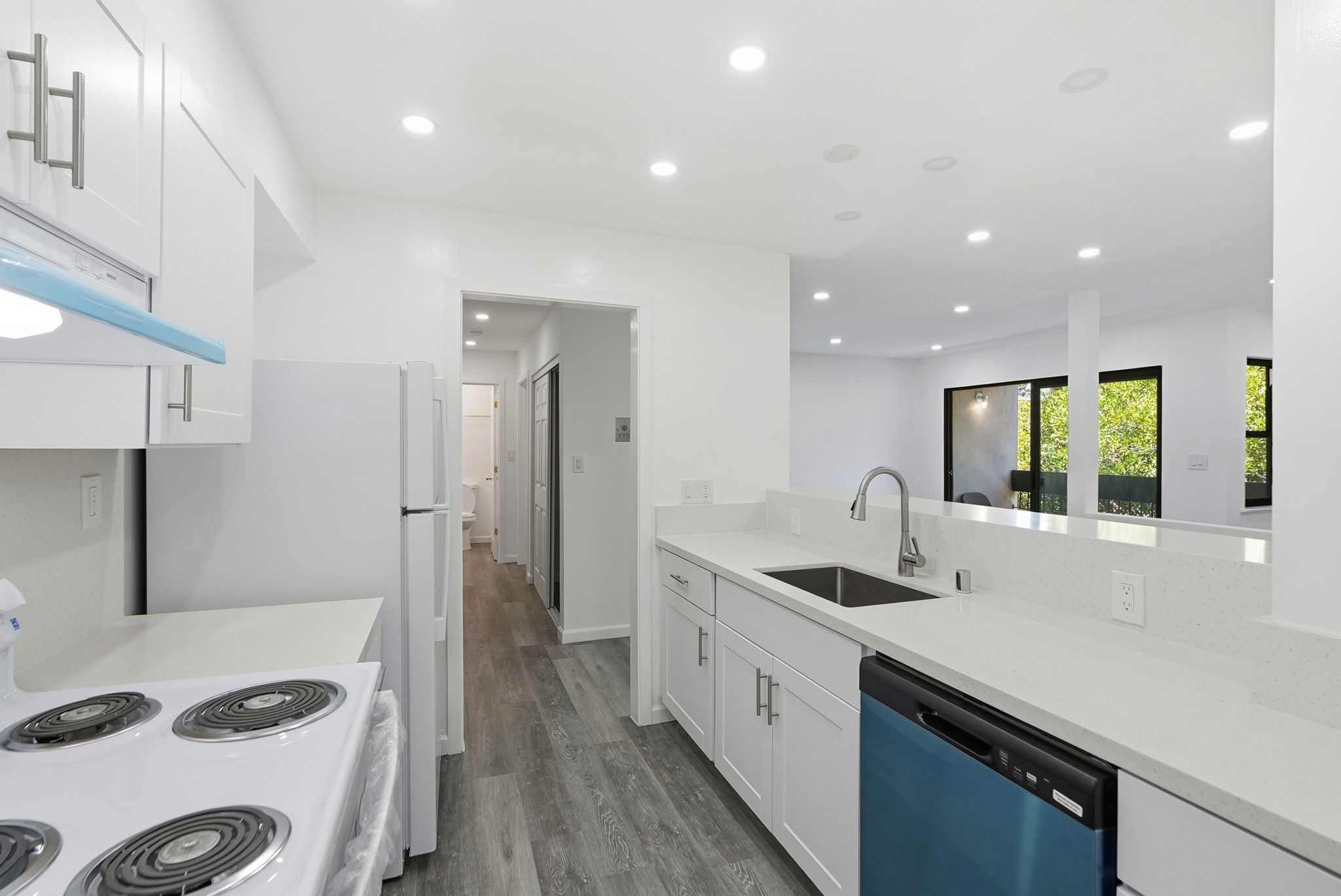 012_F8_444 Merritt Ave 202