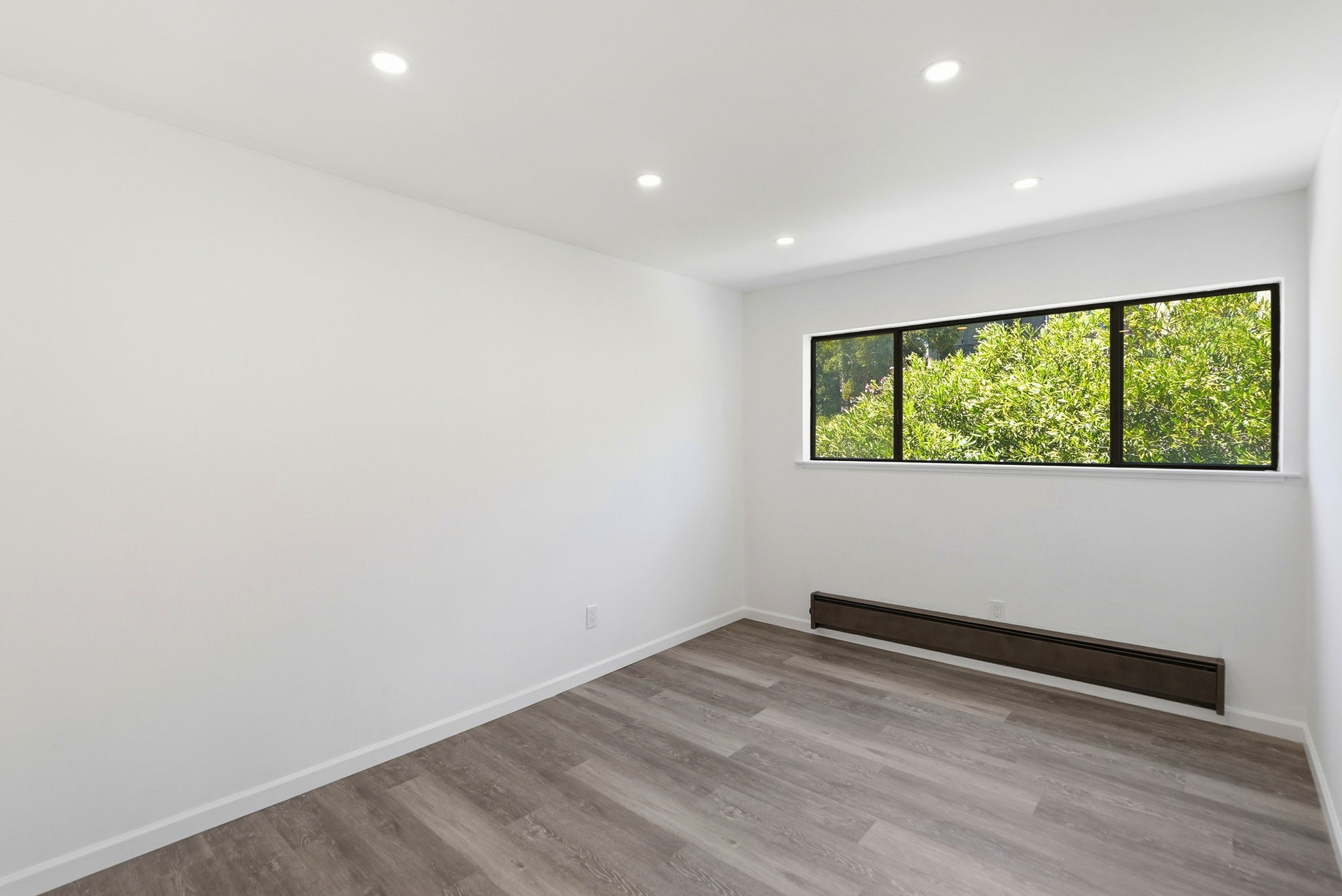 016_F8_444 Merritt Ave 202